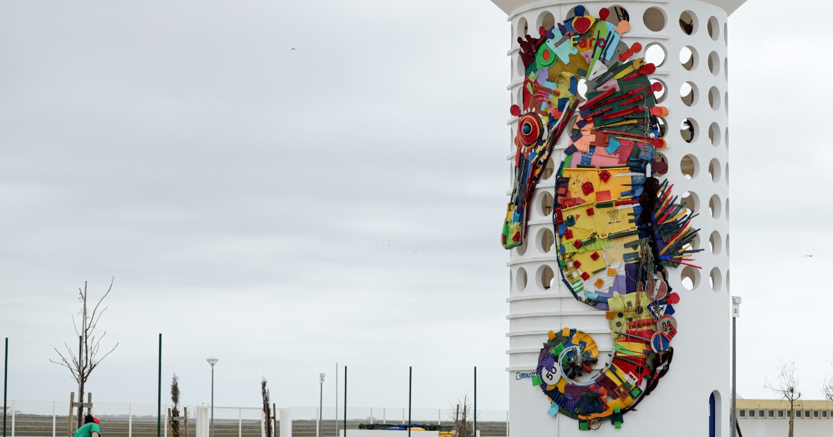 Obras De Bordalo Ii Em Faro Alertam Para Preserva O De Cavalos