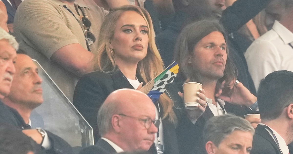 Adele e Ed Sheeran foram ver o jogo entre a Inglaterra e os Pases Baixos 